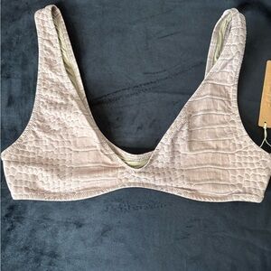 SKIMS SIGNATURE SWIM PLUNGE CROCODILE BIKINI TOP